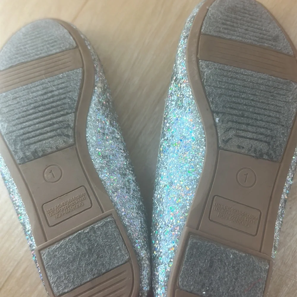 Cherokee girls silver glitter flats size‎ 1 preloved